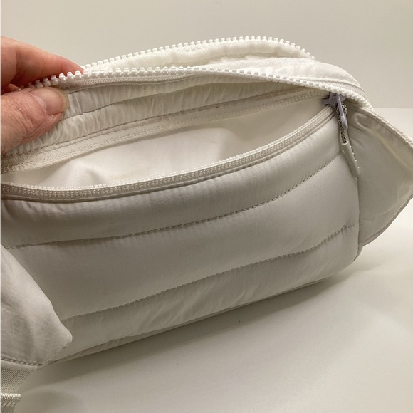 Lululemon White Quilted Crossbody Belt Bag Adjustable Strap - Picture 7 of 9